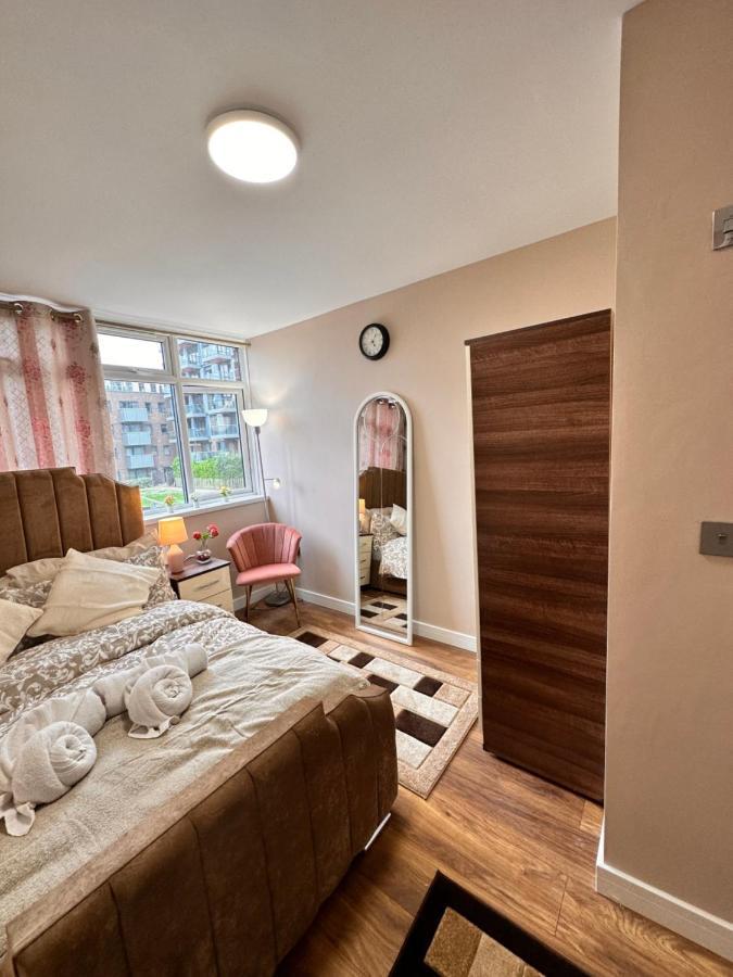 Canary Wharf Single Double And En-Suite Rooms London Exterior foto