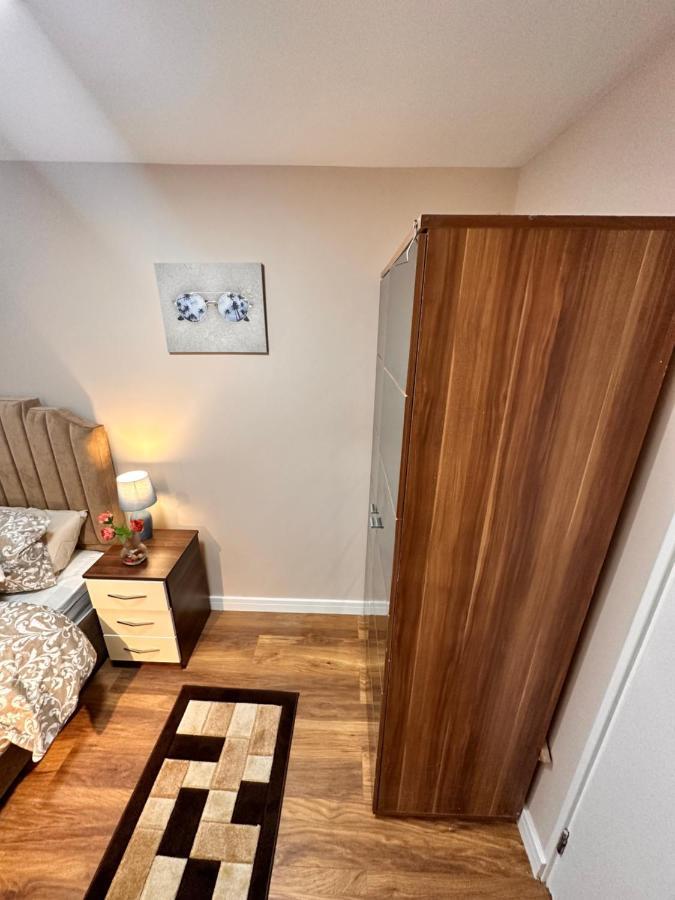 Canary Wharf Single Double And En-Suite Rooms London Exterior foto