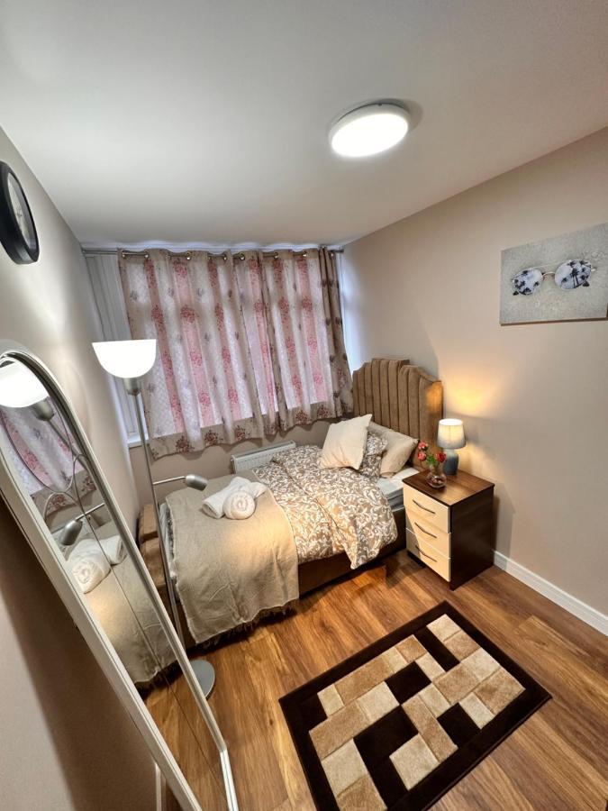 Canary Wharf Single Double And En-Suite Rooms London Exterior foto
