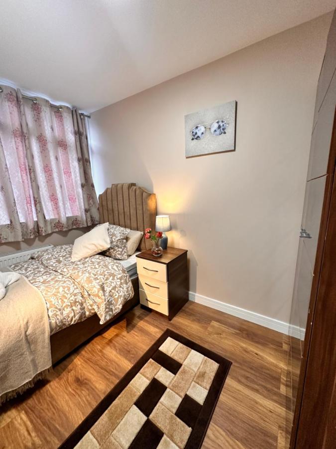 Canary Wharf Single Double And En-Suite Rooms London Exterior foto