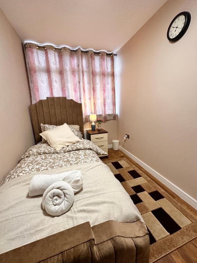 Canary Wharf Single Double And En-Suite Rooms London Exterior foto