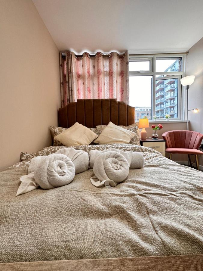 Canary Wharf Single Double And En-Suite Rooms London Exterior foto