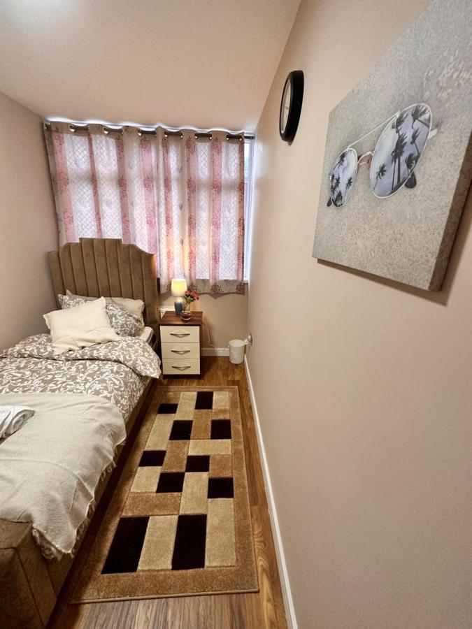 Canary Wharf Single Double And En-Suite Rooms London Exterior foto