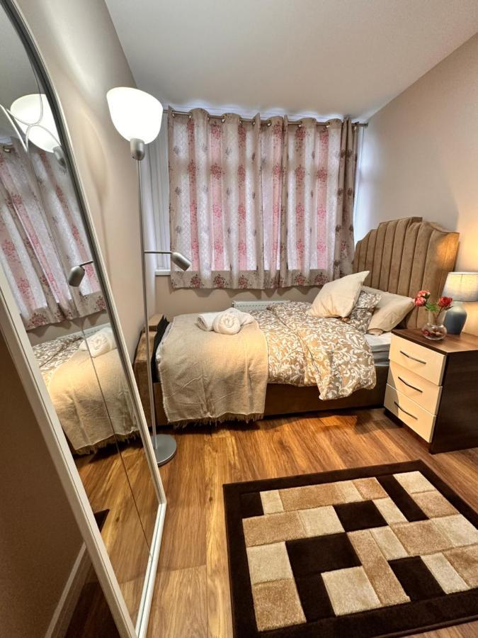 Canary Wharf Single Double And En-Suite Rooms London Exterior foto