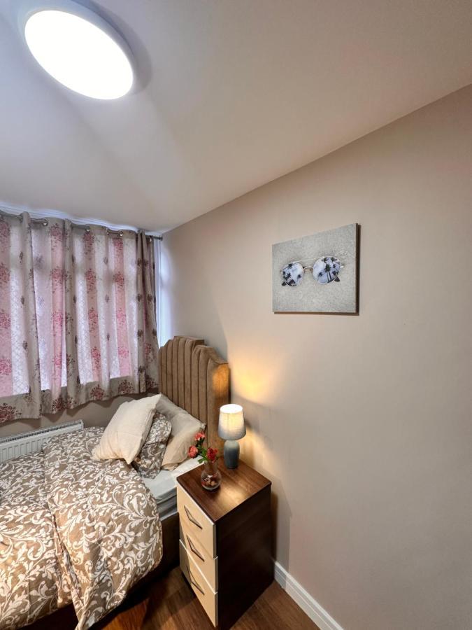 Canary Wharf Single Double And En-Suite Rooms London Exterior foto